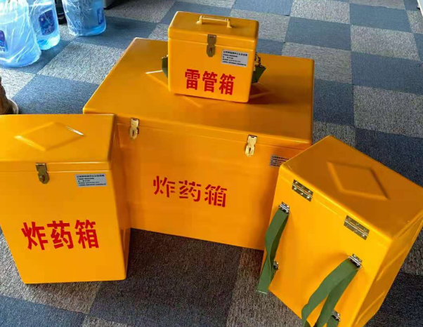王益不同环境下如何选择炸药箱雷管箱